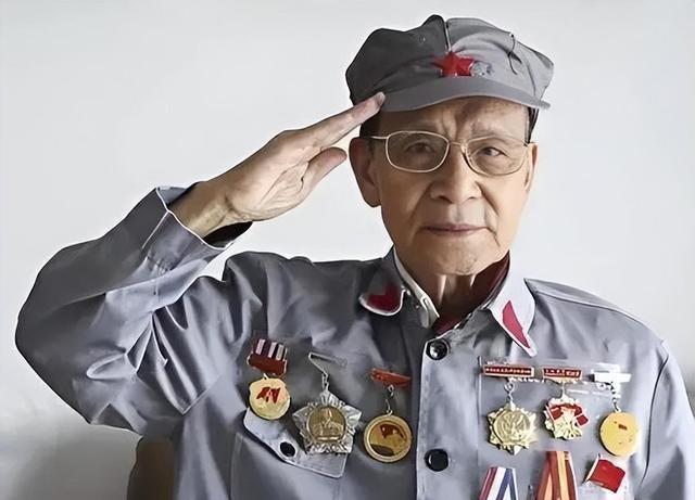 [太阳]1945年，一16岁男孩因精通日语，被日军相中，当上日军翻译官，日本投降