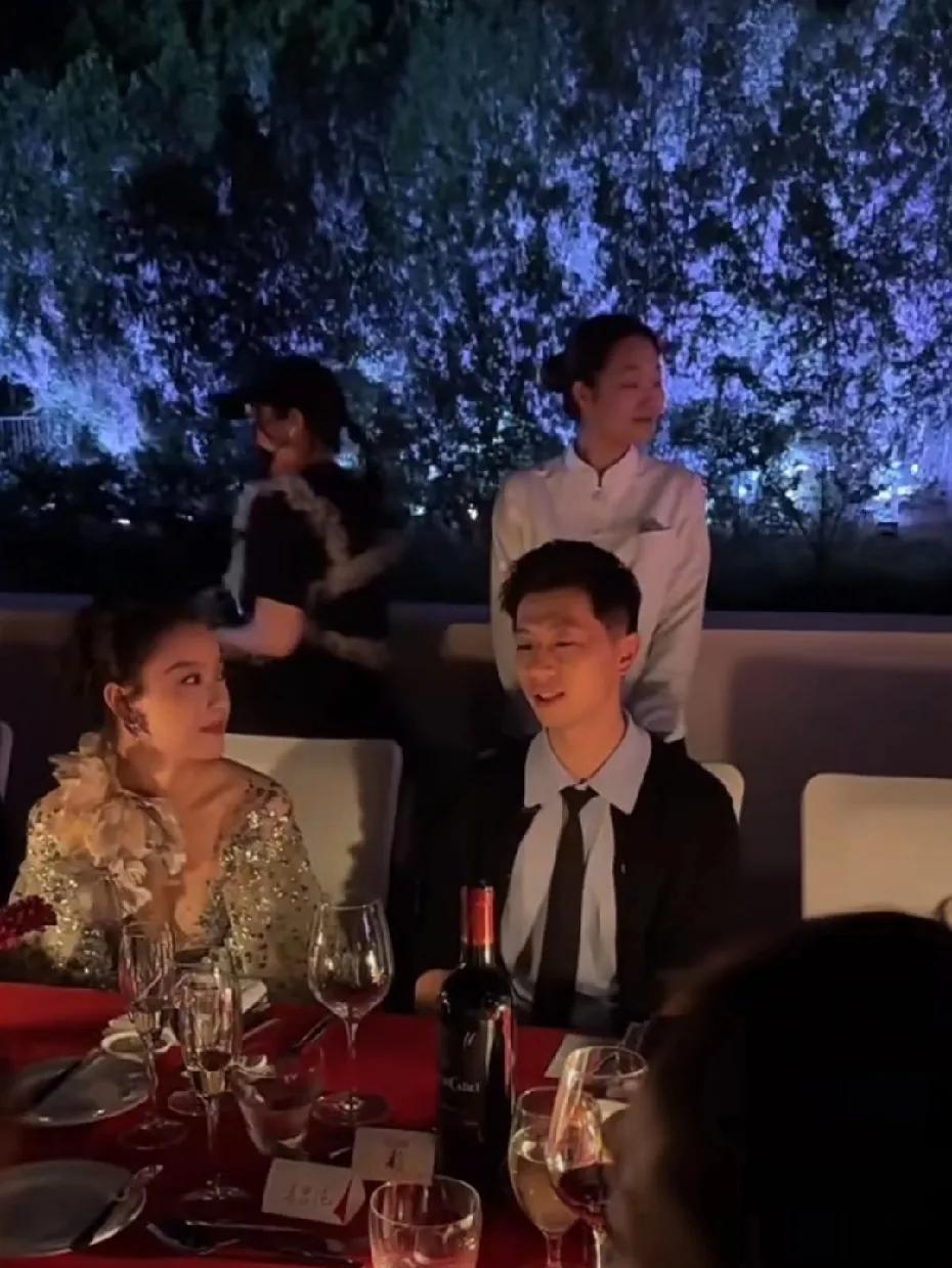 倪妮，井柏然，刘雯同排坐，这主办方是故意的么，大家都好尴尬，马龙也是进入修罗场了