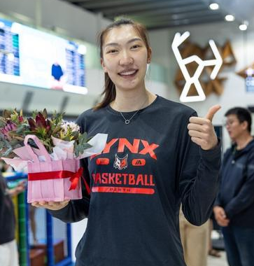 中国女篮球员韩旭正式抵达澳大利亚备战新赛季WNBL。WNBL官方写道：“中国女篮