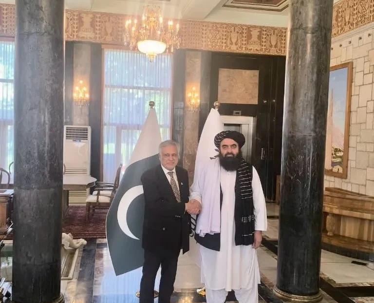 巴基斯坦，联合阿塔打巴塔。巴基斯坦副总理兼外长达尔抵达喀布尔，会见阿富汗代理外长