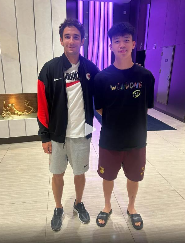 挥手打到王钰栋！宾纪文：赛后第一时间向他道歉，开心能和他对位

07月16日，东