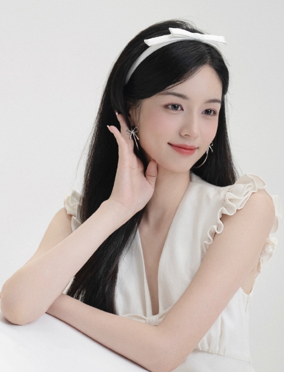 周也你有这么权威的颜进入内娱
