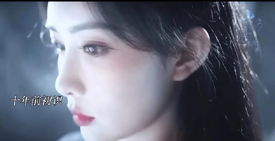 《九阴真经》师父，以后我就是您的眼睛，梅超风收杨康为徒！
梅超风夜晚在王府后院练