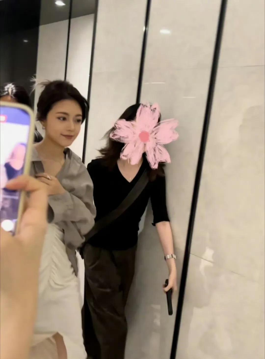 #记录我的2025#
从邻家妹妹到轻熟大女主，风格切换丝滑又惊喜，每一次露面都在