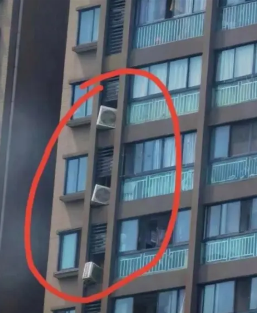 吉林15岁女孩趁父母不在家，邀请男同学来家里玩。不料，半夜父亲突然回家，担心被责