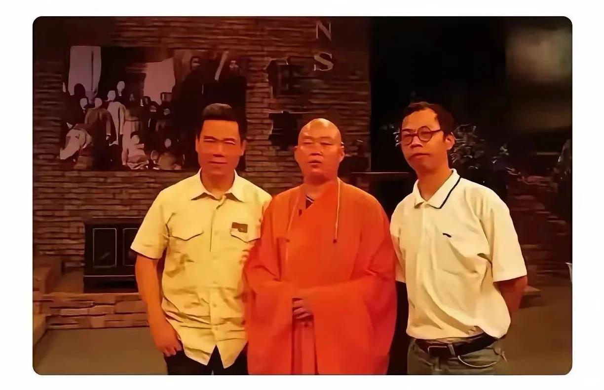 一个因偷税漏税被查，
一个因侵占资产被查；
一个硬气功