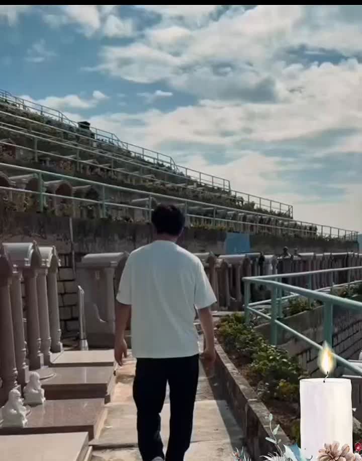 致敬经典，致敬音乐先辈。
二饼在香，老拜音乐先辈。黄家驹、陈百强。