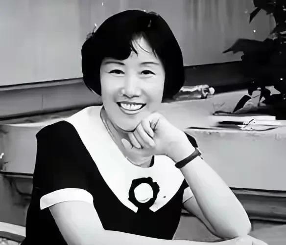 痛惜英才，流芳百世，姿容貌美，她是文坛界的骄傲，也是文坛界的损失，她就这么悄无声