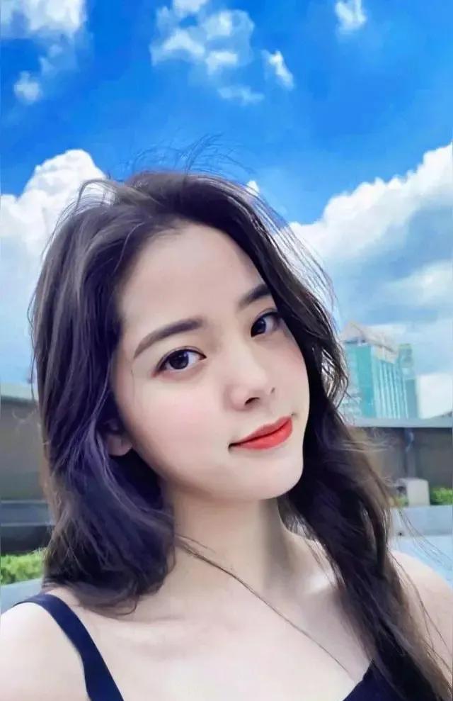 欧阳娜娜在闲鱼讲价被拒绝#欧阳娜娜变美# #娜娜日常拍照# #娜娜访谈录# #娜