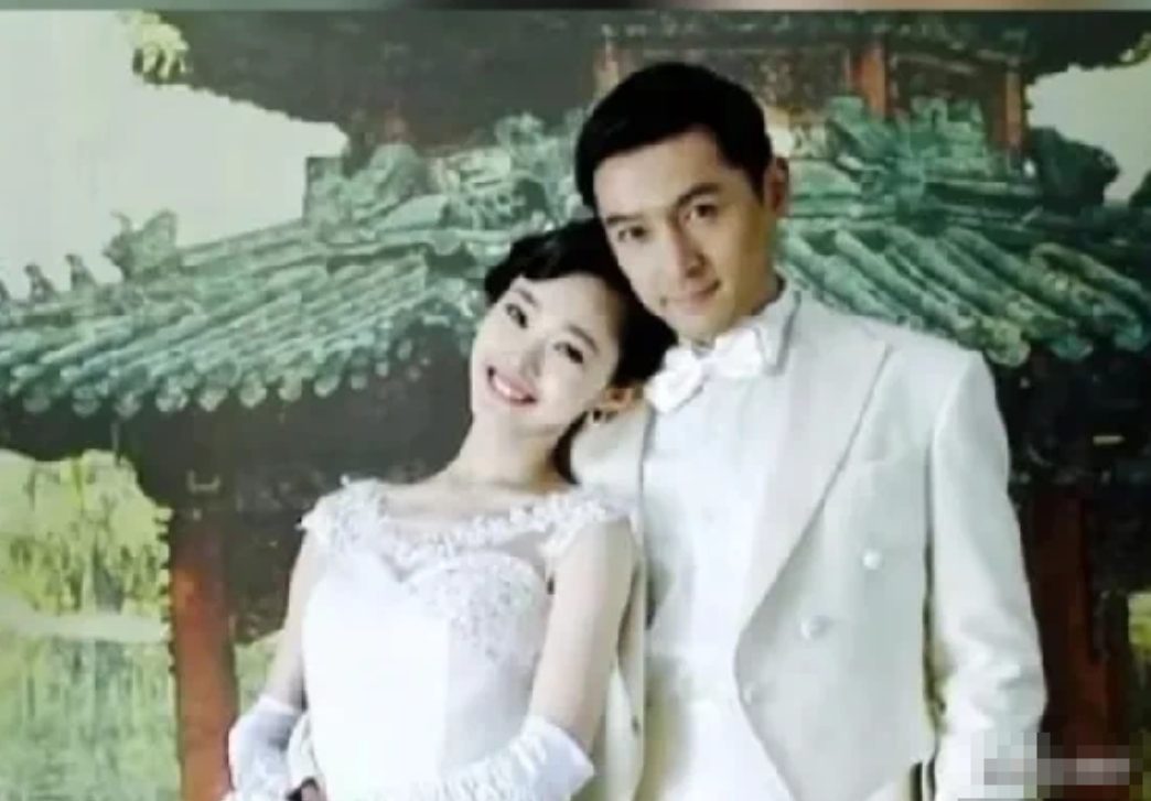天呐，他俩是夫妻还是朋友啊？男星英俊潇洒，玉树临风，演技精湛。女土风姿绰约，温柔
