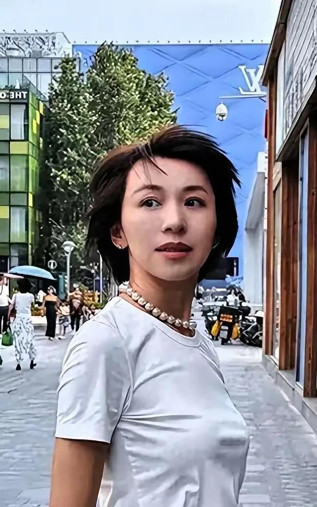 现在不少大龄未婚的女士都很崇拜欧阳夏丹的养老想法！     欧阳夏丹现在还是单身