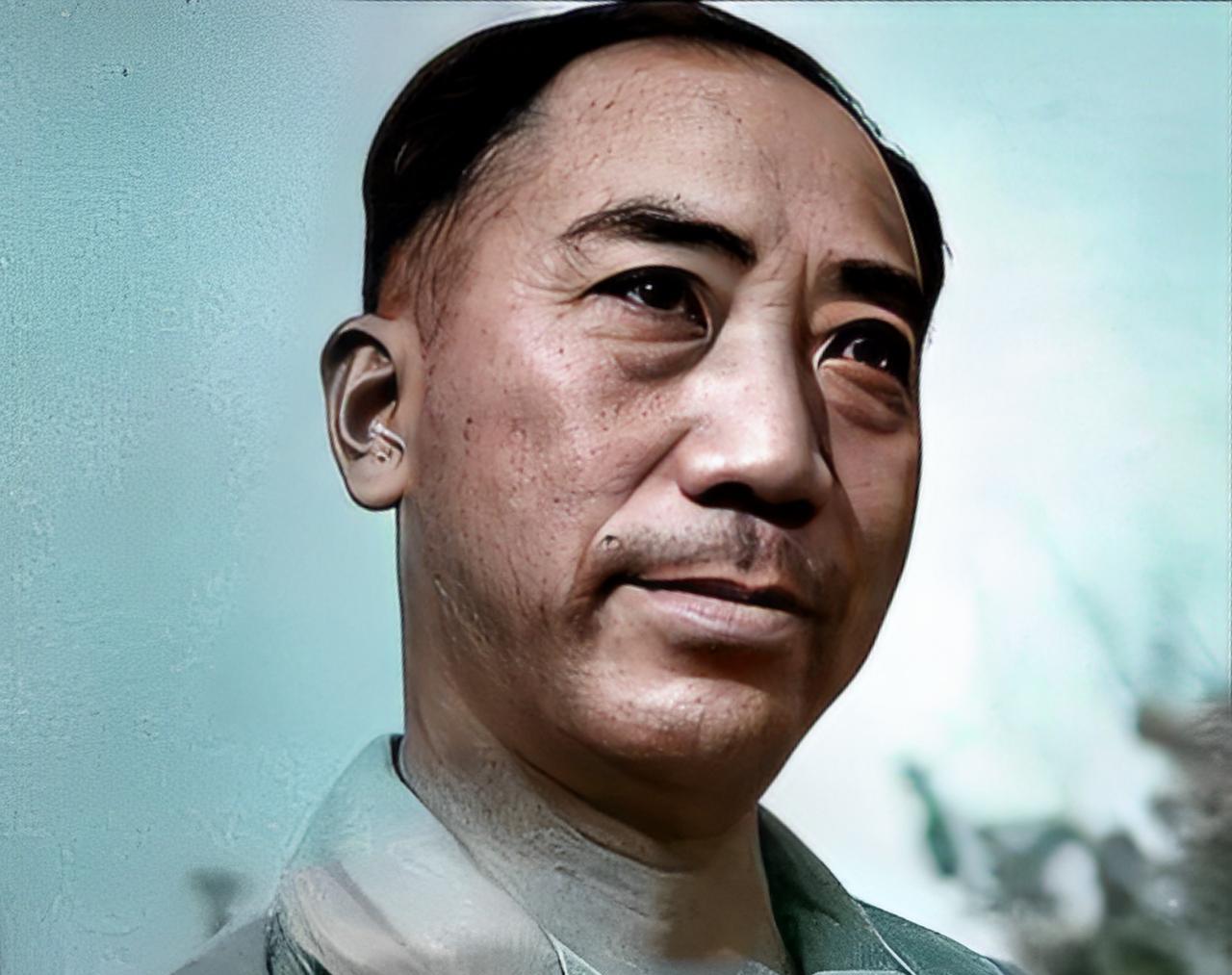 1946年，戴笠坠机身亡后，其子戴善武继承父业，却因残害革命者被公审处决。
妻子