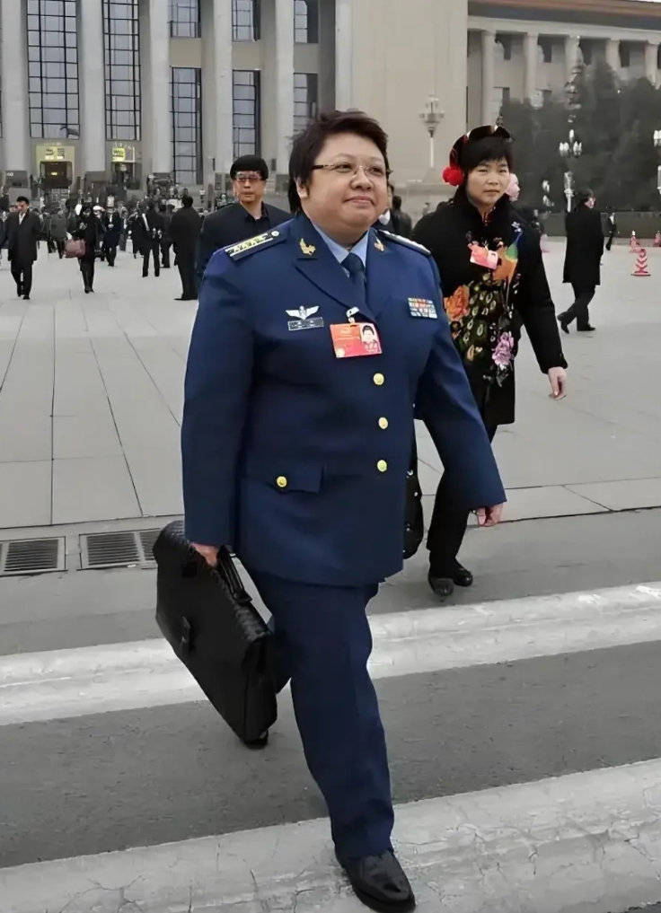 就在昨天，在女神节来临之际，沉寂两年多的重量级女神韩红突然官宣：准备在成都举办2