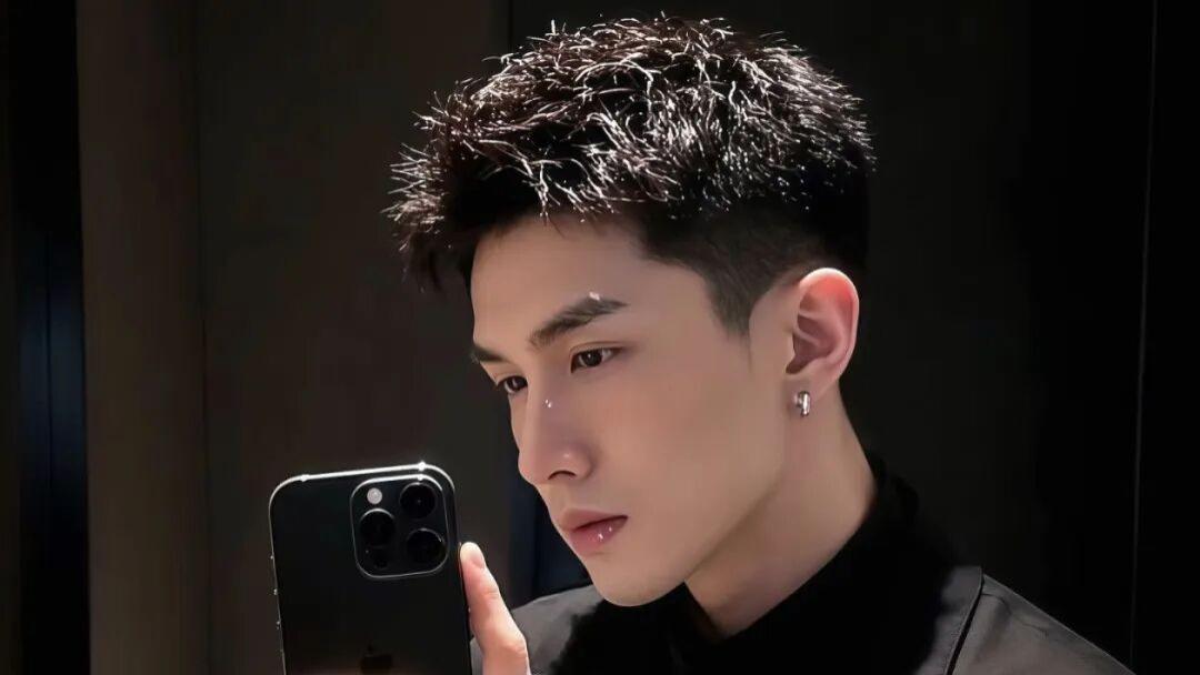 去屑止痒用什么洗发水效果好？览邦多效精华洗发水：屑痒双清，清爽一整天！