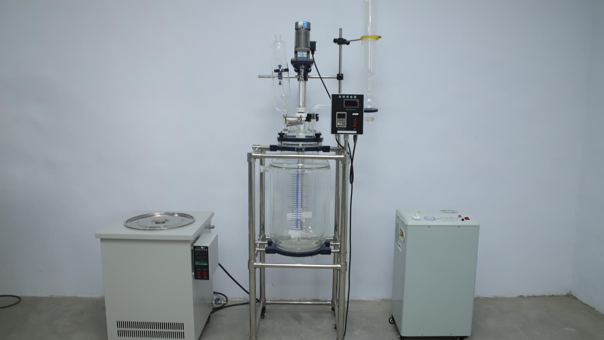 如何彻底清洁双层玻璃反应釜以避免残留物影响实验