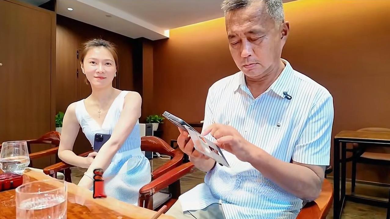 今天七夕情人节沈巍大师在南京如愿以偿地见到了红颜知己晓晓，他们承包了一桌宴席，摄
