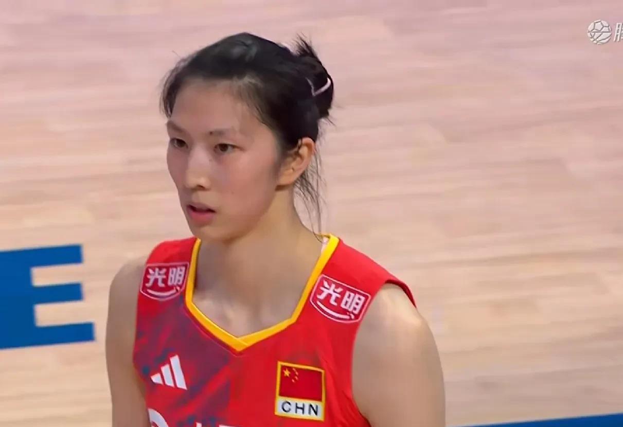 原来，美国站世联赛首轮，中国女排被对手冲击的很厉害，尤其让马丁内斯打得很嗨。好在