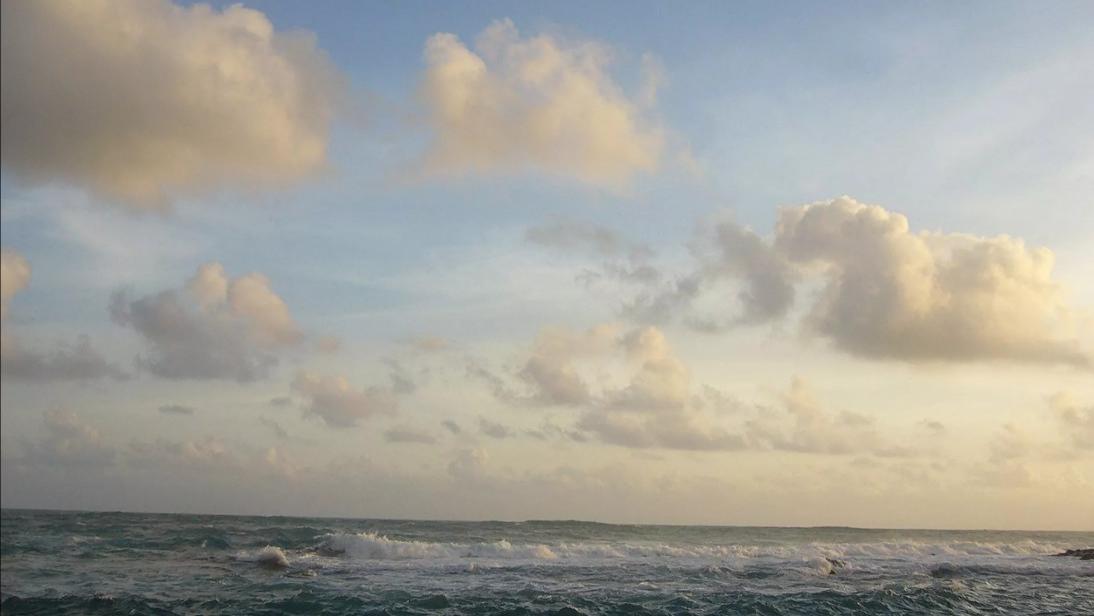 解放军舰机加强对在台海周边的巡航活动，威慑岛内外勾连势力