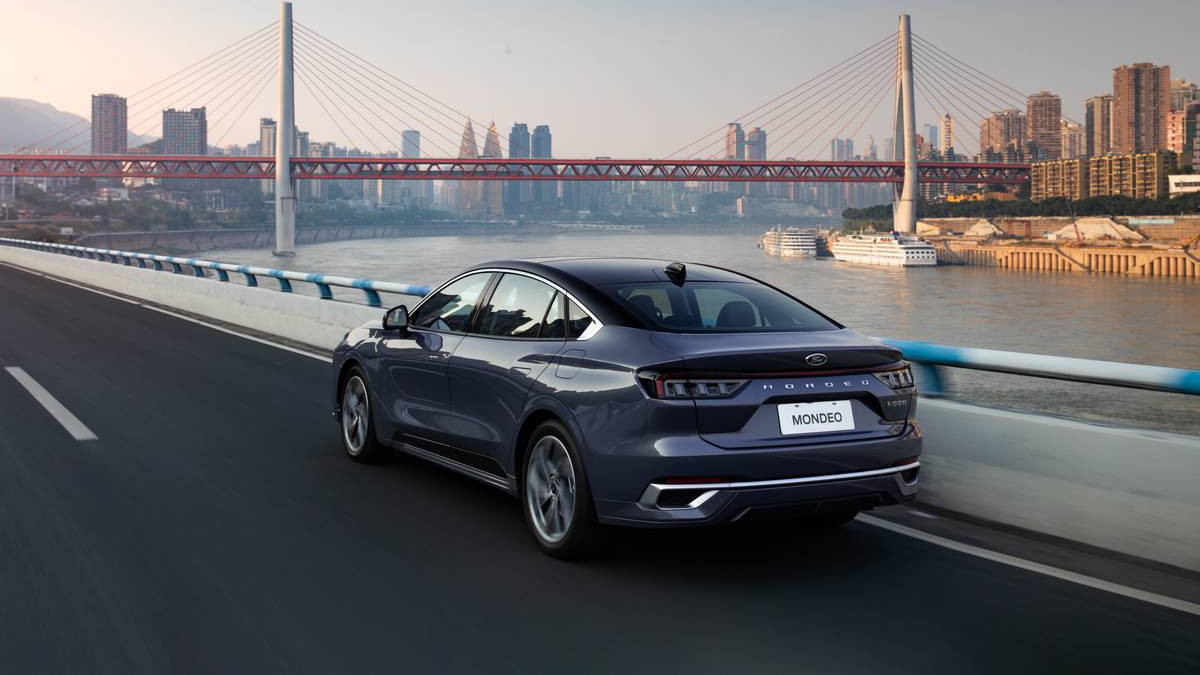 254马力吃92粗粮，6秒破百6L油耗！蒙迪欧2.0T用实力重新定义B级车