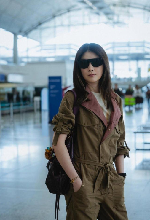 50多岁的陈慧琳，身材气质保持的真好，他是1972年出生的，今年已经53岁。
依