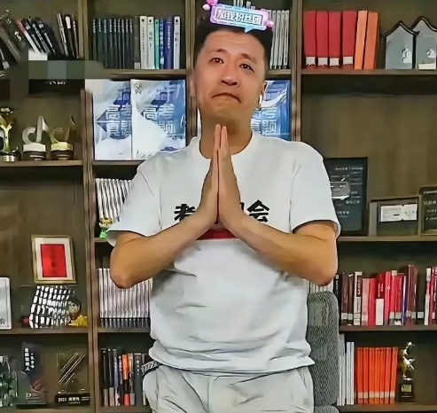张雪峰被问：会移民吗❓ 他的回答实在让人意想不到。
 
谈及为啥不移民，张雪峰坦