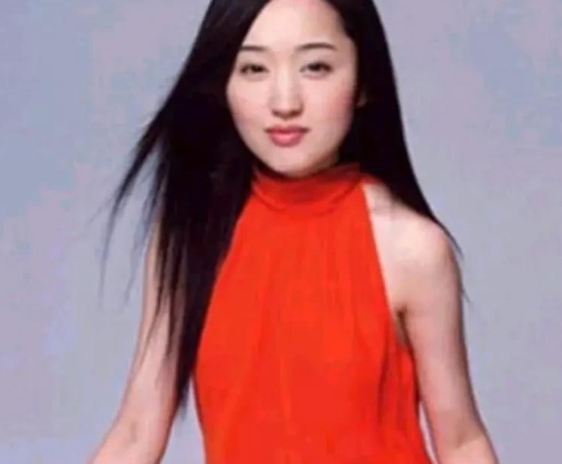 杨钰莹最近上鲁豫的节目被问到赖文峰，她说人家现在有家庭了不能打扰。看得出来她挺难