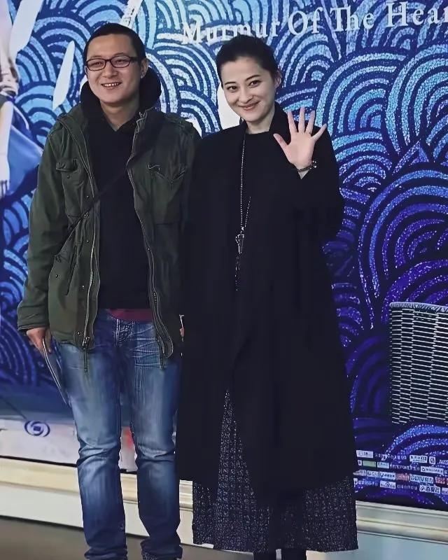 人都说夫妻生活在一起时间长了，就会越来越像！梅婷与老公真是验证了这个说的，你看他