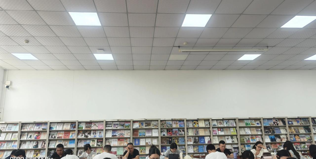 很多人退休后就像是人间蒸发一样，再无任何声音。
工作只是一种谋生手段，同事间的交