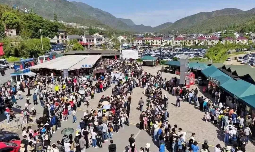 这个“五一”，湖州文旅热度热辣滚烫，一路“狂飙”！
五一假日期间，浙江省湖州市A