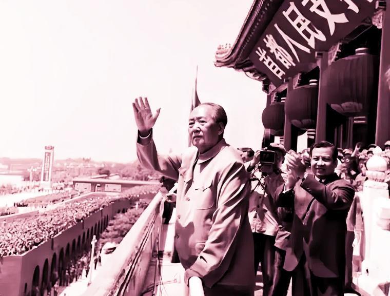 伊朗被炸得体无完肤，为何中国人发自内心的激动？
因为我们通过伊朗的惨痛教训，深刻