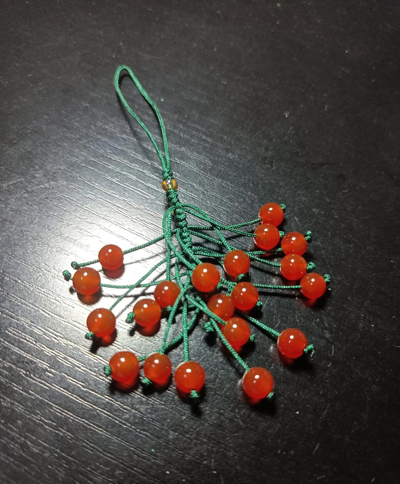 让心安静下来最快的办法，就是专注找一件你特别喜欢的事情，全身心的投入去做，整个人