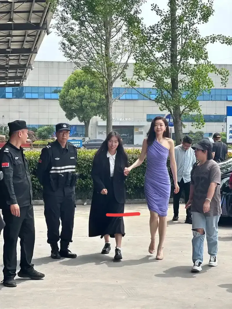 前两天偶遇熊黛林

终于知道郭富城为何娶了方媛

也释怀了。

前两天和朋友一起