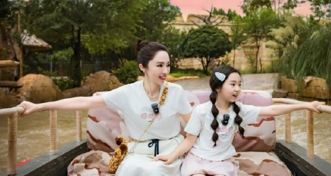 女演员闺女的颜值有多高？看了曹曦文、唐菀、董璇就知道了！