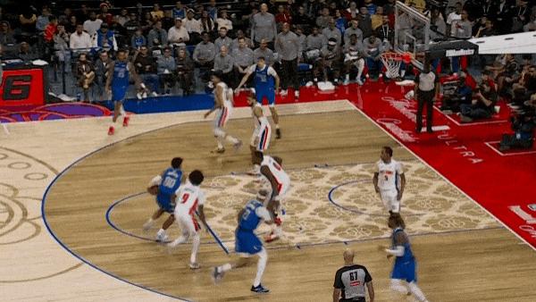 拉塞尔接球三分再中，投进7记三分球已砍下31分