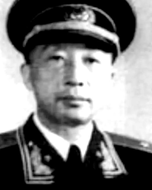 1924年，一个8岁的少年因顶撞老师，被老师打了10下手心，他泪眼朦胧地说道：我