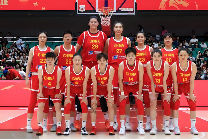 已裁掉2名锋线球员，中国女篮10日入驻深圳营地，李梦和李月汝再次确认无缘本届亚洲