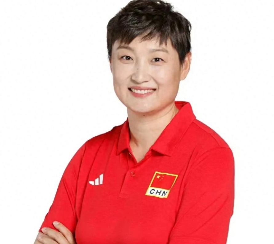 中国女排杨昊称，国家队年龄结构合理，登上最高领奖台近在咫尺。

雅典奥运冠军、中