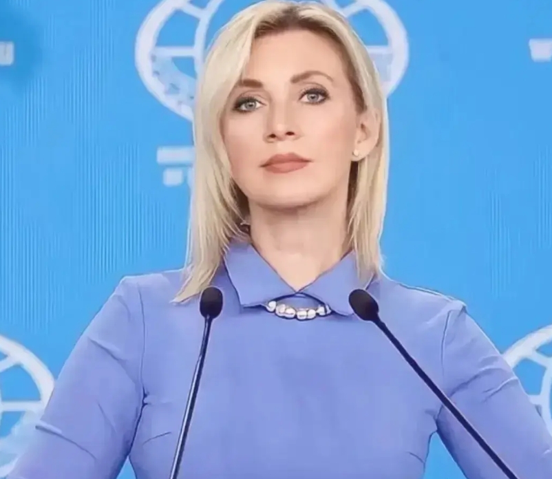 针对泽连斯基大闹白宫一事，两个女发言人态度明显不一样。

白宫发言人卡罗琳说：​