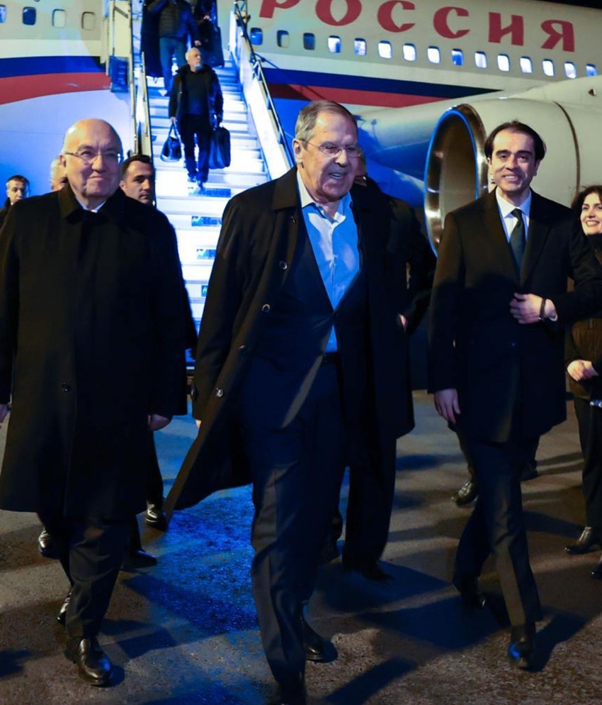 俄罗斯外长拉夫罗夫访问土耳其时明确提出了俄罗斯的4个停战条件：1、乌克兰军队全部