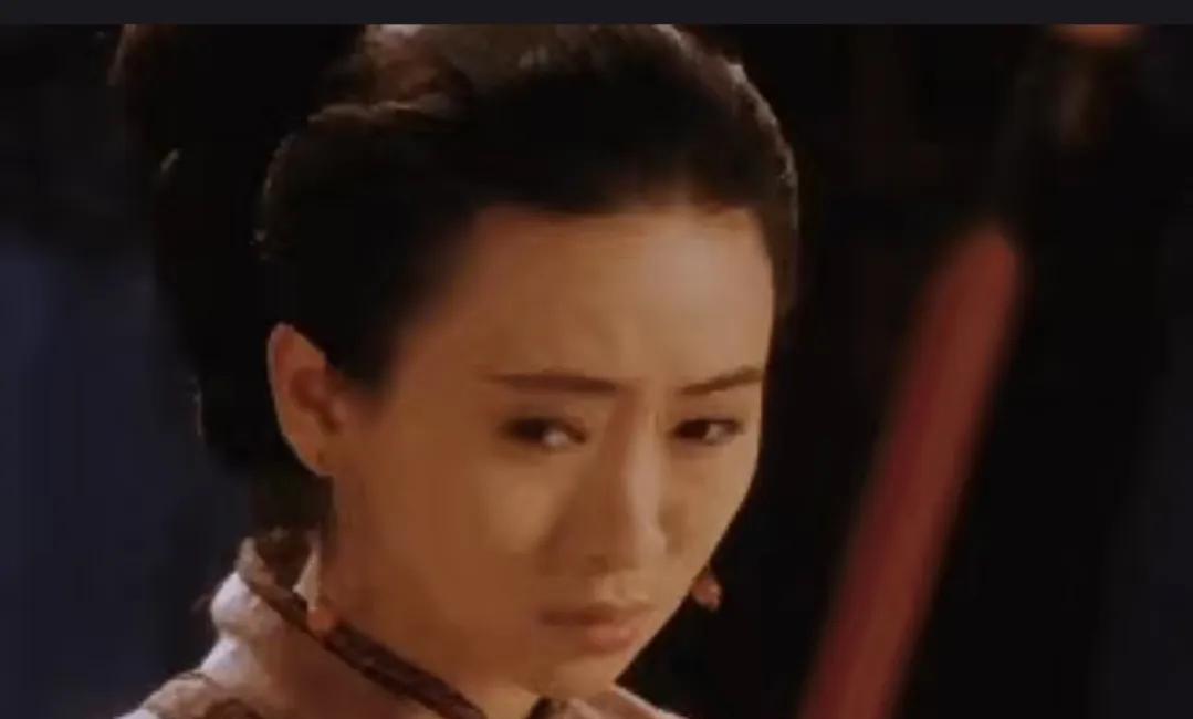 《翁虹的双面人生：在风月与纯真间，书写女性力量的涅槃史诗》