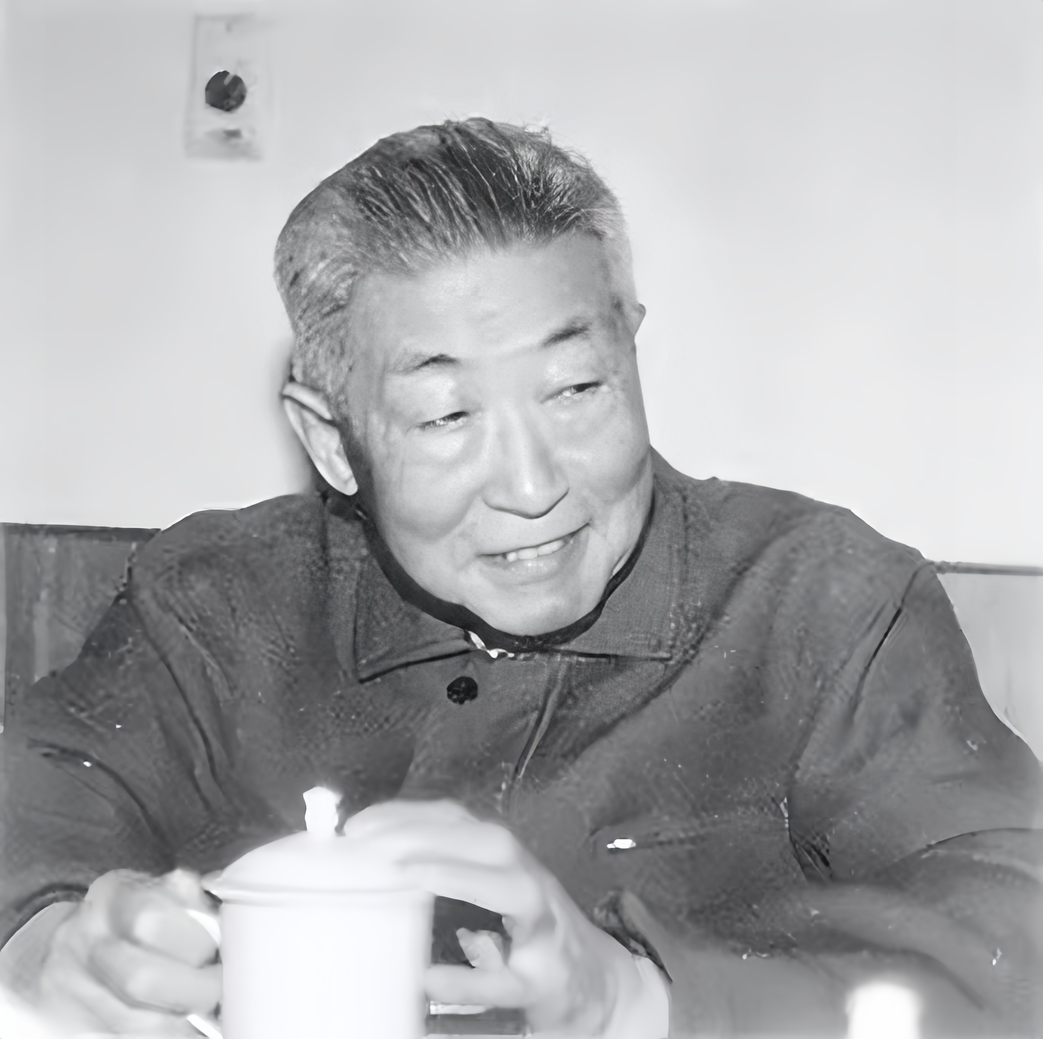 1980年陈国栋担任上海市委第一书记，同时兼任上海警备区第一政委。以书记身份兼任
