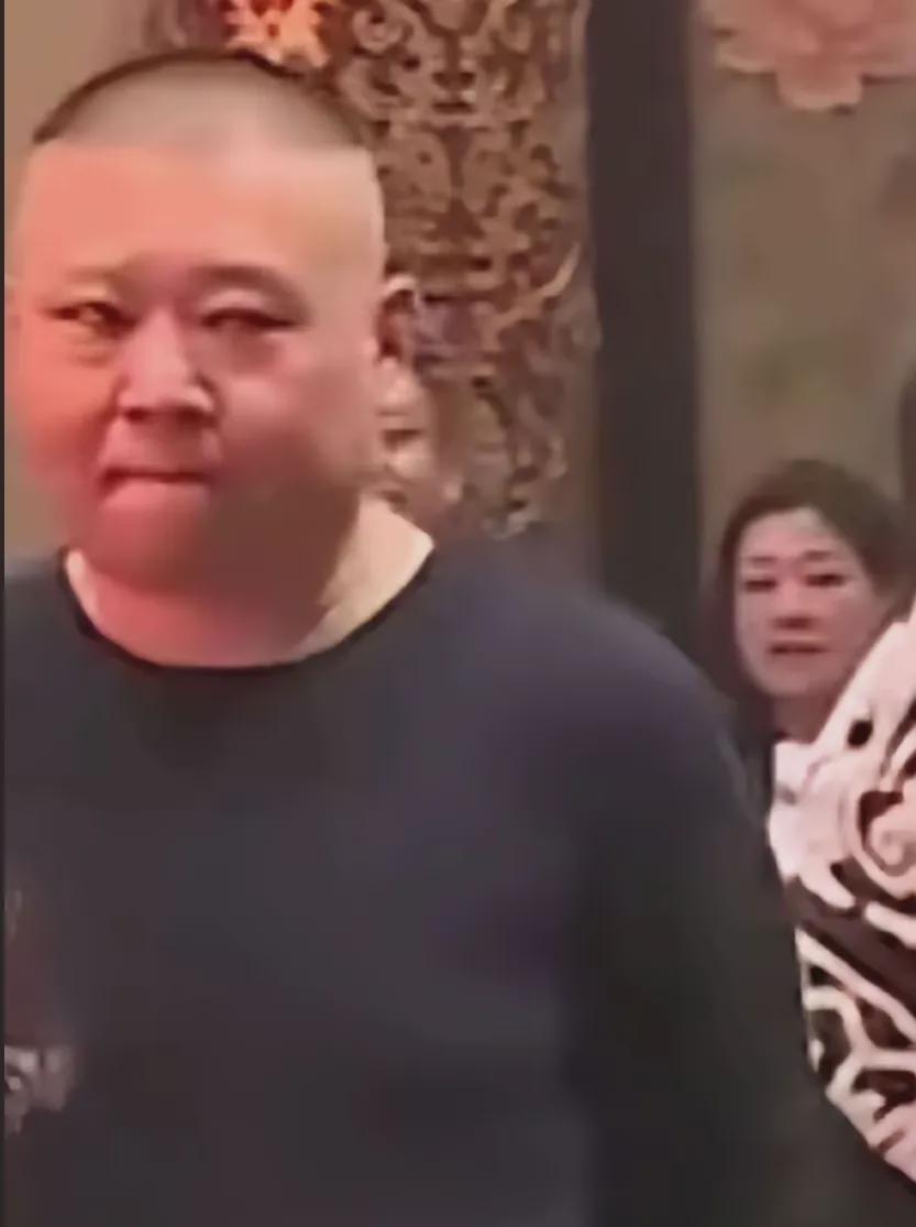 郭德纲的相声俗不俗这问题真让人脑壳疼,说俗吧,人家红得发紫,说不俗吧,听着确实挺