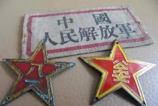 武警部队各个时期的帽徽，从简洁大方到高端大气，每一款都有自己的时代特点。
武警的