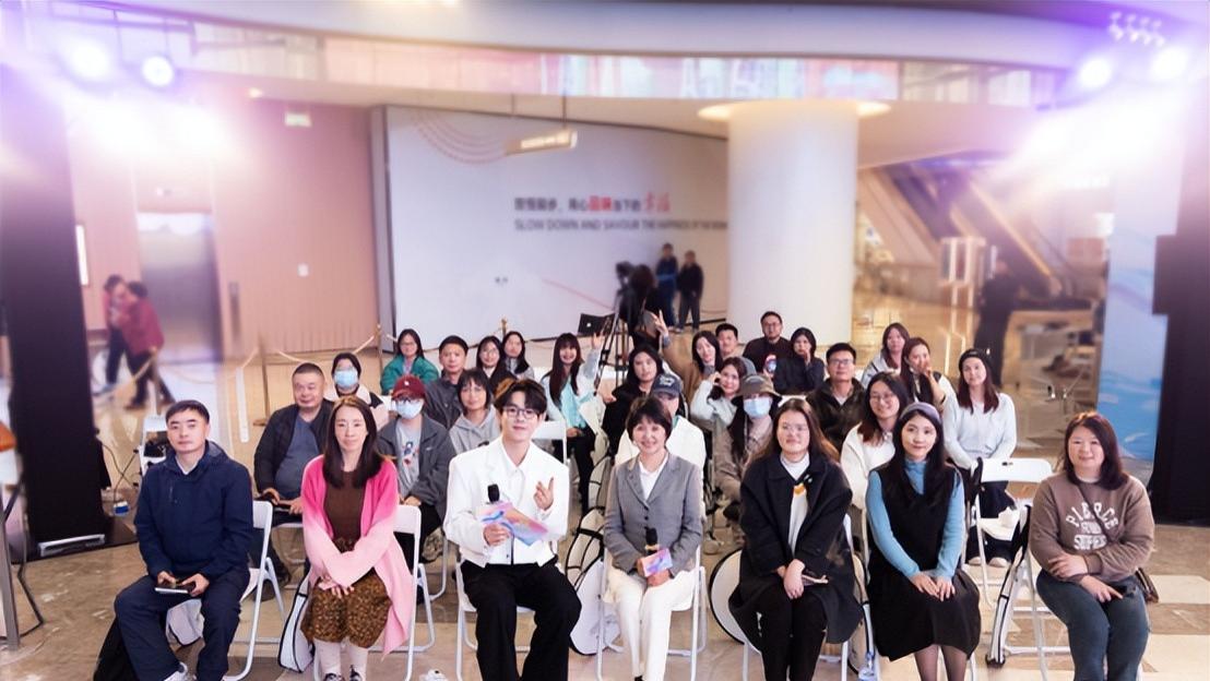 黄菡现场解读情感困境！《背后》看片会金句频出引爆全场