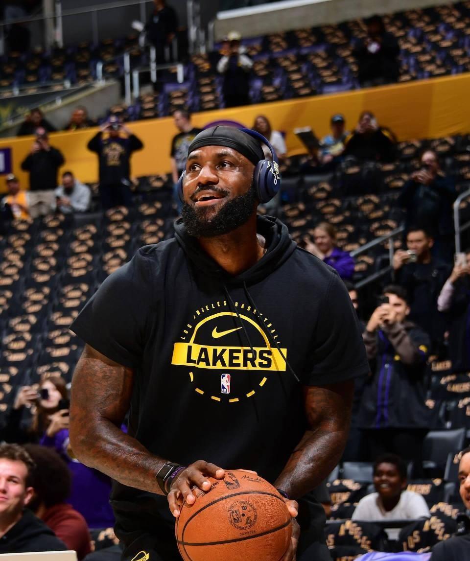 无詹湖人溃不成军，太子闪光该获重用
缺少詹姆斯的湖人，在与凯尔特人的对决中彻底崩