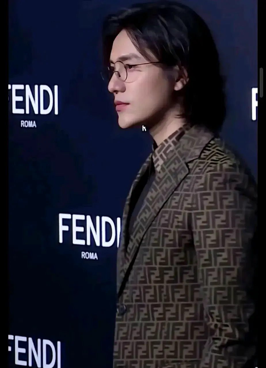 坤哥最终也走上医美的道路