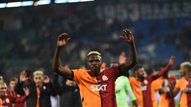 曼联瞄准意甲金靴奥斯梅恩，能否终结前锋黑洞？