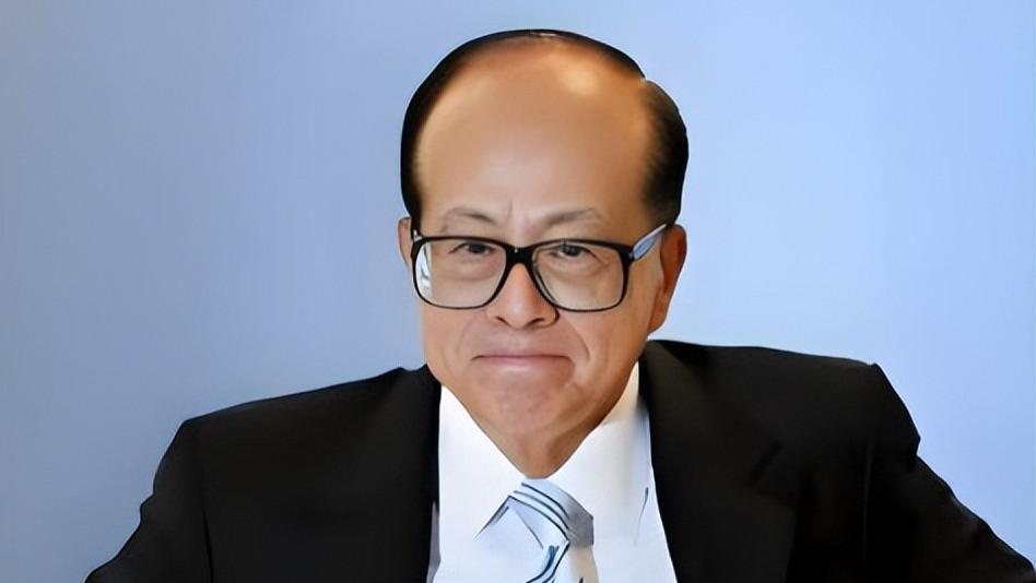 97岁李嘉诚最担心的不是身体，也不是女友，而是两个不争气的儿子