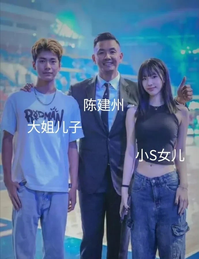 汪小菲这是跟徐家彻底撕破脸了
他明令禁止小玥儿和小霖霖去陈建州家玩，但是小S的女
