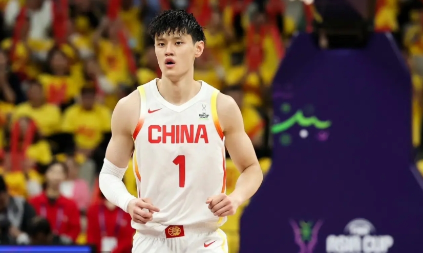 曾凡博也难怪被篮网给裁了，身体素质惊人，可篮球智商太低，打球不动脑子，一味就会使